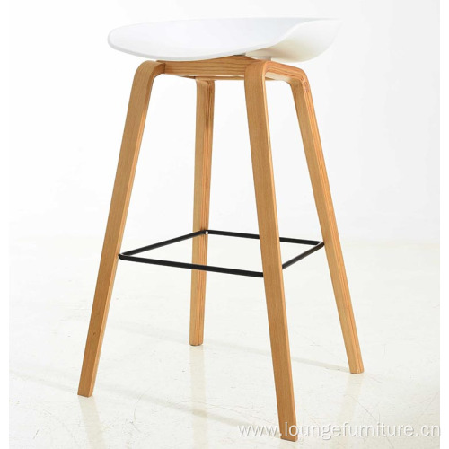 Modern design PP seat bar chair wooden leg